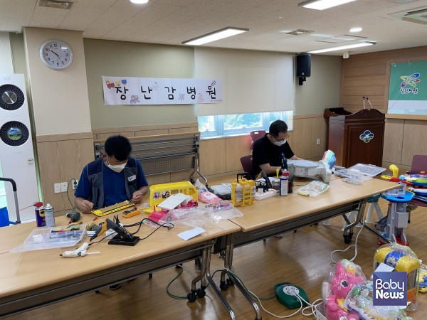 노원구육아종합지원센터 장난감병원에서 치료받는 장난감들. ⓒ노원구육아종합지원센터
