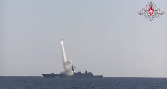러시아 함정에서 발사된 극초음속 미사일