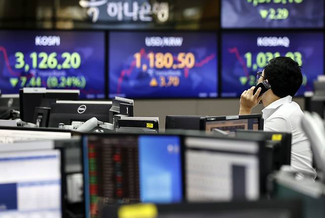 서울 중구 하나은행 딜링룸의 모습. /연합뉴스