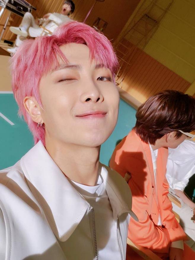 방탄소년단 RM (@BTS_twt)