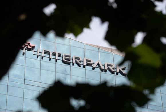 인터파크 인수 후보군으로는 여기어때와 트립닷컴이 꼽힌다. 이들은 인수 이후 여행 분야에서 시너지를 기대하고 있다.  [사진=인터파크]