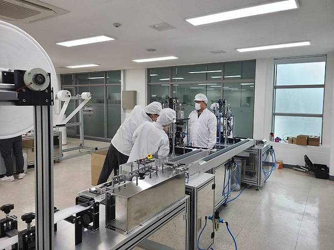 네오누리콤 마스크 생산 시설 (출처=네오누리콤)