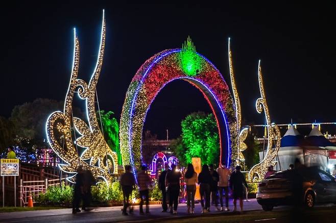 제67회 백제문화제 공주 금강미르섬 야경.