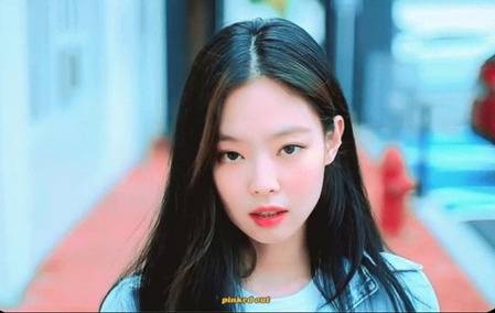 딥페이크 앱 ‘리페이스’에 올라온 걸그룹 블랙핑크 ‘제니’. 이용자는 본인의 사진을 유명인의 사진이나 영상과 합성해 공유 가능하다. [리페이스 앱 캡처]