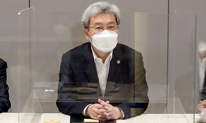 고승범 금융위원회 위원장이 28일 서울 중구 은행연합회에서 열린 정책금융기관장 간담회에서 발언하고 있다. 연합뉴스