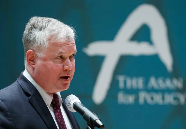 스티븐 비건 미 국무부 부장관 겸 대북특별대표가 서울 종로구 아산정책연구원에서 ‘미국과 한반도의 미래’를 주제로 강연을 하고 있다./연합뉴스