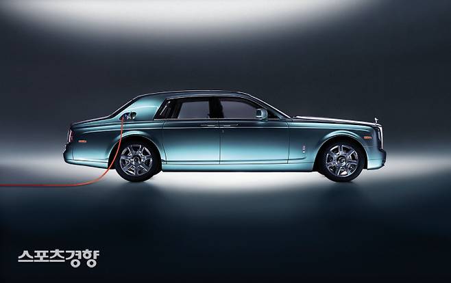 팬텀EE. 롤스로이스가 지난 2011년 실차로 내보인 주행 가능한 BEV다.