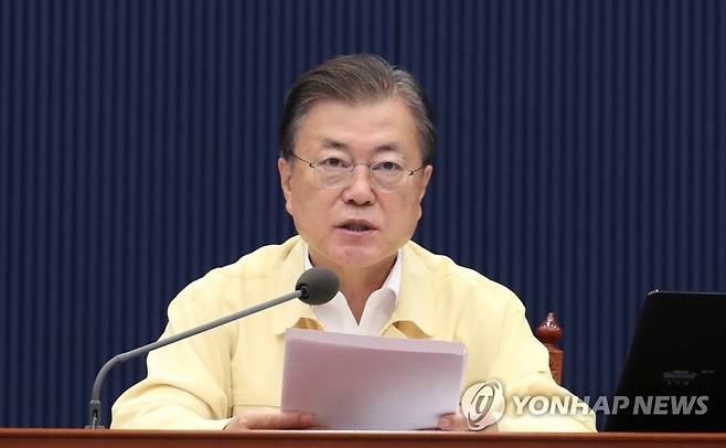 발언하는 문재인 대통령 (서울=연합뉴스) 최재구 기자 = 문재인 대통령이 28일 오전 청와대 여민관 영상회의실에서 열린 국무회의에서 발언하고 있다. jjaeck9@yna.co.kr