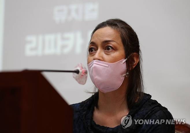 2021오대산문화축전 뮤지컬 '리파카 무량' 설명하는 박칼린 감독 (서울=연합뉴스) 백승렬 기자 = 박칼린 감독이 28일 서울시 종로구 대한불교조계종 총무원 국제회의장에서 오는 10월 8~10일 월정사에서 '천년의 숲, 희망이 불다'란 주제로 열릴 2021오대산문화축전의 뮤지컬 '리파카 무량'에 관해 설명하고 있다. 지난해에는 코로나19 방역수칙에 따라 온라인으로 중계로 행사가 열렸으나 올해는 백신접종율 증가에 따라 철저한 방역수칙 준수를 기반으로 대면과 비대면(부분적 온라인 실시간 방송) 운영할 계획이다. 2021.9.28 srbaek@yna.co.kr