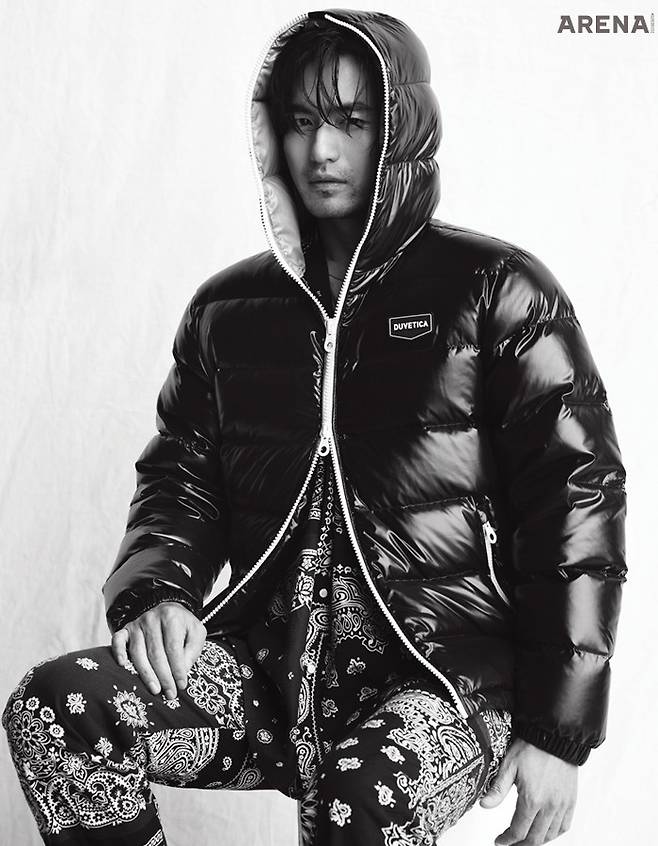 풀 집업 후드 다운 점퍼 98만원 듀베티카 제품.