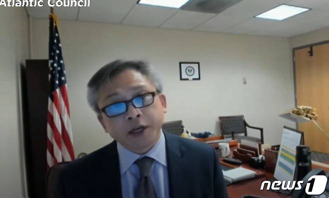 킨 모이 미국 국무부 동아태 수석부차관보가 28일(현지시간) 워싱턴DC에서 한국국제교류재단과 미 싱크탱크 애틀랜틱 카운슬이 공동주최한 연례 포럼에서 화상으로 기조연설을 하고 있다. © 뉴스1