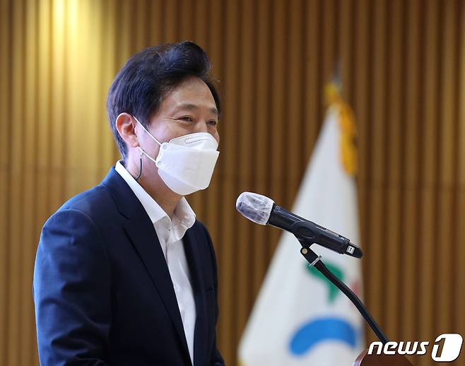 오세훈 서울시장이 24일 오전 서울시청에서 열린 2021년 하반기 폭력 예방 통합 교육에서 인사말을 하고 있다. 2021.9.24/뉴스1 © News1 신웅수 기자