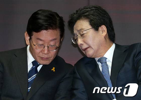 이재명 더불어민주당 대선경선 후보와 유승민 국민의힘 대선경선 후보. 2017.3.22/뉴스1 © News1