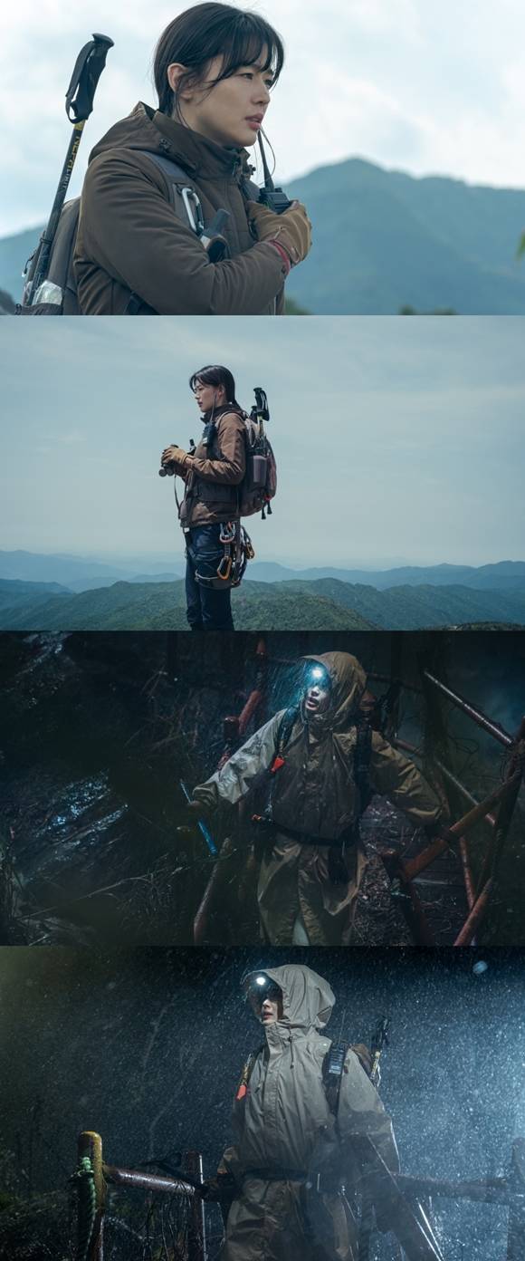 tvN '지리산' 제작진은 극 중 지리산 국립공원 최고의 레인저 서이강으로 완벽 변신한 전지현의 스틸컷을 공개했다. /에이스토리 제공