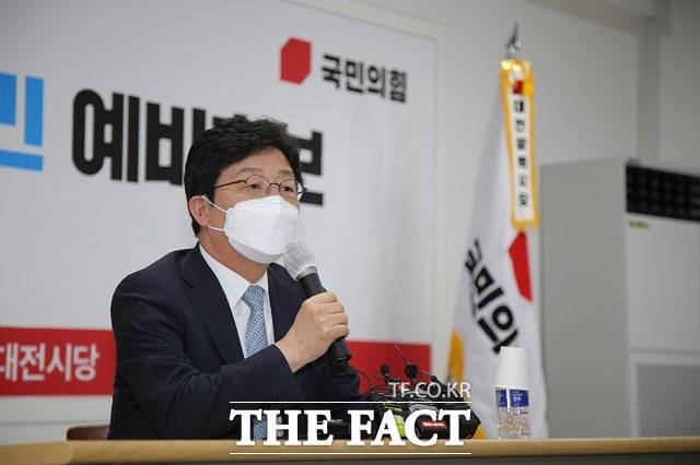 국민의힘 대선 주자인 유승민 후보가 29일 국민의힘 대전시당에서 기자간담회를 진행하고 있다. / 대전= 김성서 기자