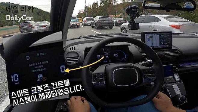 시속 10㎞ 이하 주행 시 스마트 크루즈 컨트롤 경고등이 나타나는 현대차 캐스퍼