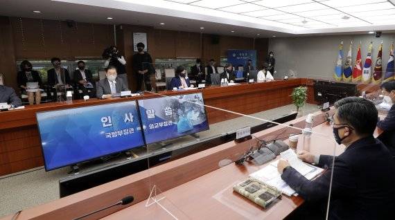 정의용 외교부 장관이 29일 오후 서울 용산구 국방부 청사에서 열린 '2021 서울 유엔(UN) 평화유지 장관회의' 준비위원회 제4차 회의에서 인사말을 하고 있다. 이 자리에는 서욱 국방부 장관과 산업통상자원부, 보건복지부, 과학기술정보통신부, 국토교통부, 국가정보원, 국무조정실, 합동참모본부, 경찰청 관계자들이 참석했다. 사진=국방일보 제공