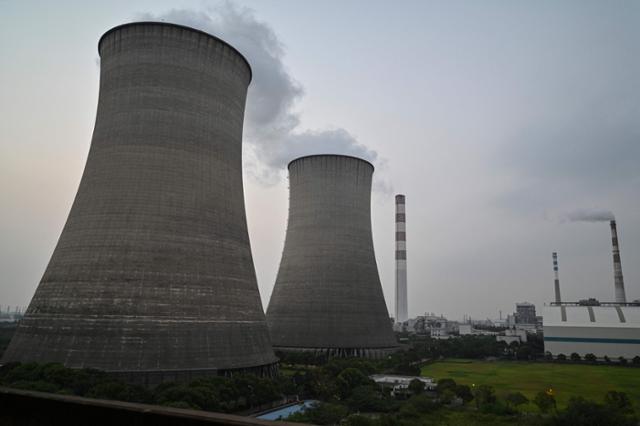 28일 중국 상하이 우징 석탄 화력발전소 전경. 상하이=AFP 연합뉴스