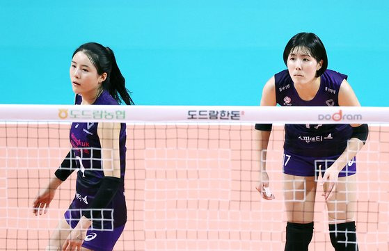 흥국생명 핑크스파이더스의 이다영(왼쪽)과 이재영(오른쪽). [연합뉴스]