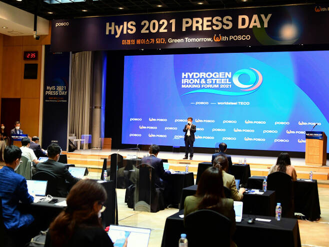 9월 29일 개최된 ‘HyIS 2021 기자간담회’에서 포스코 김학동 대표이사 사장이 인사를 하고 있다. 포스코 제공