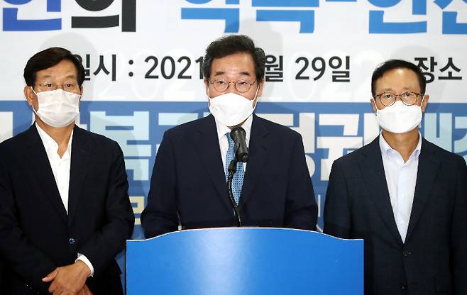 인천 공약 발표하는 이낙연 전 더불어민주당 대표. 사진 연합뉴스