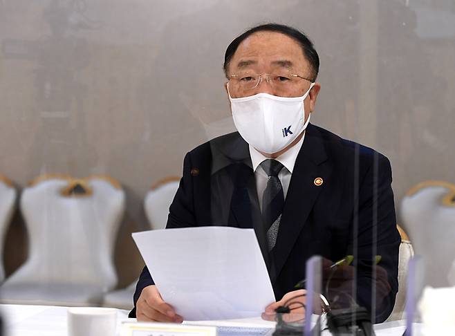 홍남기 경제부총리 겸 기획재정부 장관이 29일 오전 서울 종로구 정부서울청사에서 열린 제31차 부동산시장 점검 관계장관회의에 참석해 발언하고 있다. 뉴시스