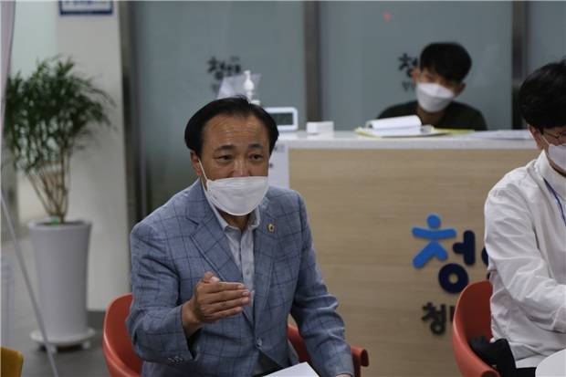 지난 25일 열린 ‘청청플라자 포럼’에서 발언 중인 김용연 서울시의원.