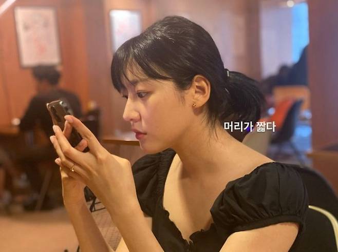 Actor Kim Sae-ron boasted a pure visual.On the 28th, Kim Sae-ron posted several photos on his instagram.Kim Sae-ron took a picture at a cafe in the photo. Kim Sae-ron boasted a slender body and a clear eye, which attracted peoples admiration.Above all, Kim Sae-ron was attracted to the fans because he felt lovely even when he was concentrating on his cell phone.On the other hand, Kim Sae-ron is appearing on the original Kakao TV Excellent Mudang Street.It is a high school exorcism log that digs into the mystery together to pass the 18th age of crisis safely by the girl s shaman s prince who is born with unwanted fate and the unwillingly soul.