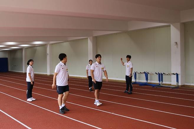 동료들과 함께 훈련하는 윤성빈(오른쪽에서 두번째) [대한봅슬레이스켈레톤경기연맹 제공. 재판매 및 DB 금지]