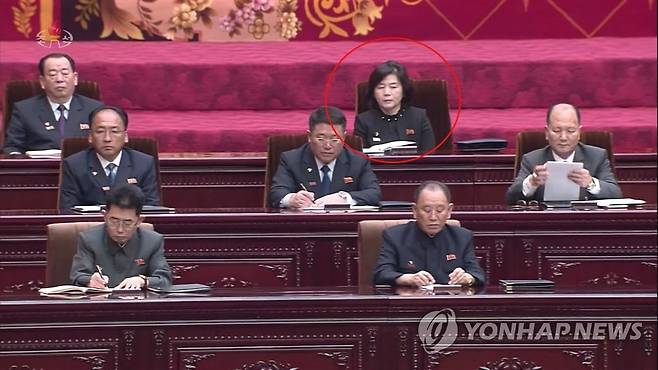 북한 최고인민회의 주석단에 모습 드러낸 최선희 (서울=연합뉴스) 북한은 지난 28일 평양 만수대의사당에서 최고인민회의 제14기 제5차 회의를 개최했다고 조선중앙TV가 29일 보도했다. 주석단에는 최선희 외무성 제1부상(붉은 원)과 김정관 전 국방상, 김정호 전 사회안전상(추정), 김수길 강원도당 책임비서 등이 자리했다. [조선중앙TV 화면] 2021.9.29 
    [국내에서만 사용가능. 재배포 금지. For Use Only in the Republic of Korea. No Redistribution] nkphoto@yna.co.kr