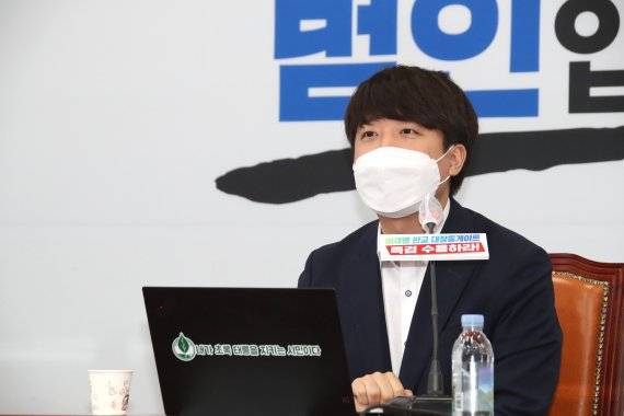 이준석 국민의힘 대표가 30일 서울 여의도 국회에서 긴급 기자회견을 열고, '판교 대장동 게이트' 특검법 수용을 촉구하고 있다. 사진=서동일 기자