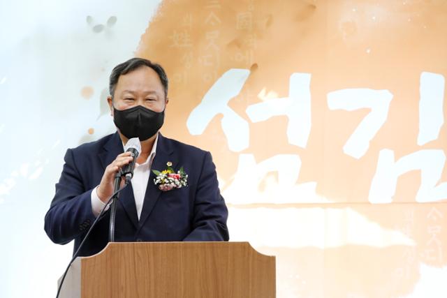 김인호 서울시의회의장이 30일 오전 서울 마포구 케이터틀에서 열린 제25회 노인의 날 기념행사에 참석해 기념사를 하고 있다. 뉴스1