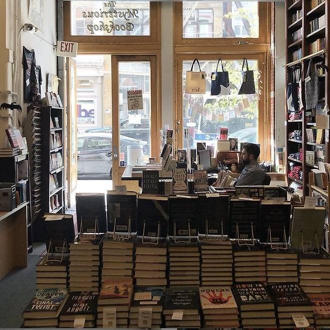 오토 펜즐러가 운영하는 뉴욕의 '미스터리 서점'. 세계에서 가장 크고 오래된 미스터리 서적 전문 서점이다. 사진 인스타그램 캡처