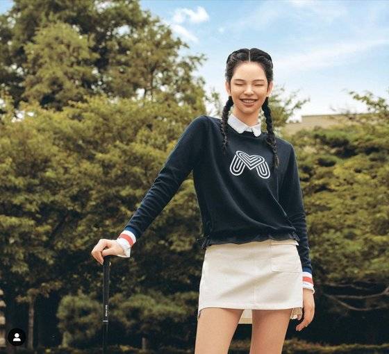 가상 인플루언서 로지는 최근 골프 브랜드 '마틴웨어'의 모델로 발탁됐다. 사진 인스타그램 캡처