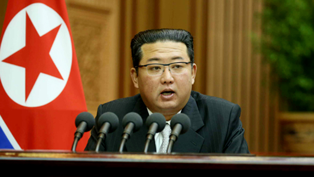 김정은 북한 국무위원장이 어제(29일) 열린 최고인민회의에서 시정연설을 하고 있다. (출처 : 북한 노동신문)