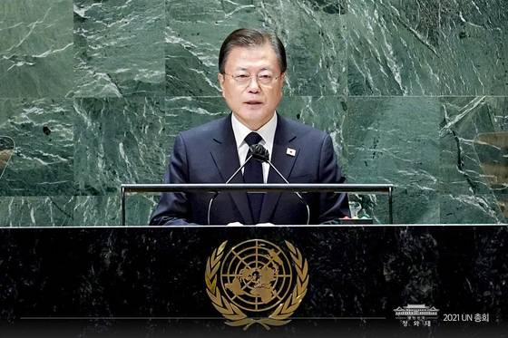 In an address to the UN General Assembly on Sept. 21, President Moon Jae-in urges a declaration of an end to the Korean War. [BLUE HOUSE]