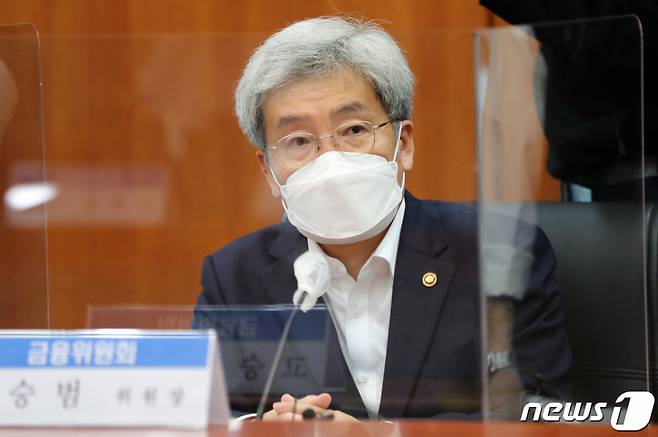 (서울=뉴스1) 이동해 기자 = 고승범 금융위원장이 30일 오후 서울 영등포구 여의도 금융투자협회에서 열린 자본시장 유관기관 간담회에서 모두발언을 하고 있다. 2021.9.30/뉴스1