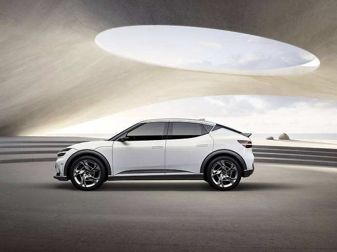 제네시스가 ‘GV60’을 세계 최초로 공개하고 다음달부터 국내 계약을 진행한다. /사진=제네시스