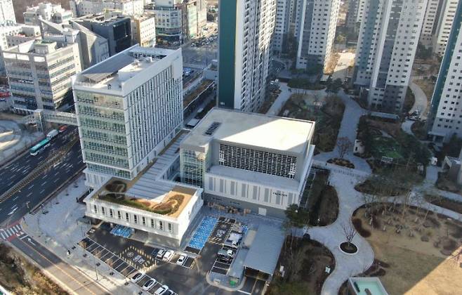 첨단자족도시로의 발전과 시민 삶의 질 향상에 기여하게 될 의왕시 최초 복합커뮤니티센터, ‘포일어울림센터’가 뜨거운 관심과 큰 기대감 속에서 10월 1일 정식 운영을 시작한다. / 사진제공=의왕시