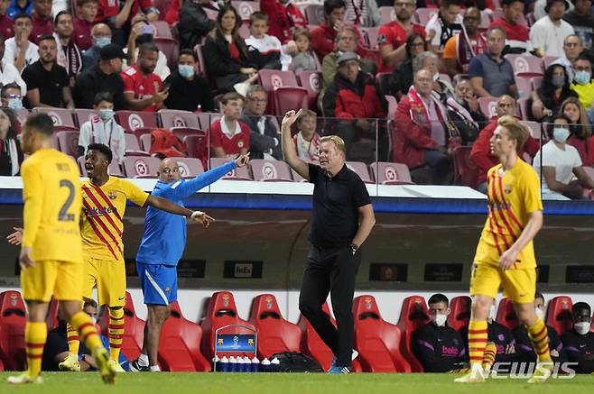 [리스본=AP/뉴시스]바르셀로나가 벤피카에 0-3으로 졌다. 2021.09.29.