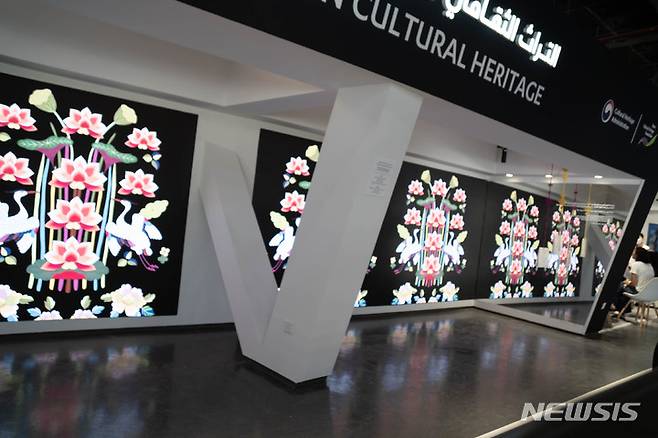 [서울=뉴시스] '2020 두바이 엑스포' 내 한국관 미디어전시 '문화유산과 사계, 궐 꿈꾸는 도원향'( 사진=한국문화재재단 제공) 2021.09.30. photo@newsis.com