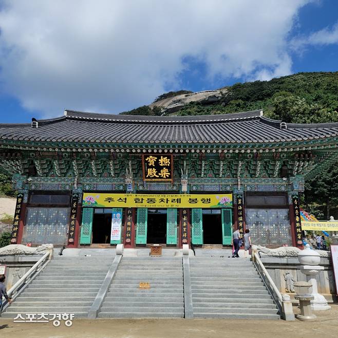 보문사 대웅전.