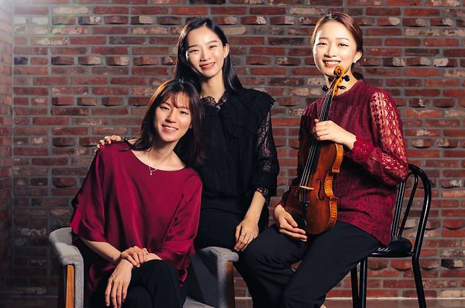 러시아 유학파 출신 트리오 '아티스트리' 왼쪽부터 피아니스트 김고운, 첼리스트 변새봄, 바이올리니스트 변예진. [마포문화재단 제공. 재판매 및 DB 금지]