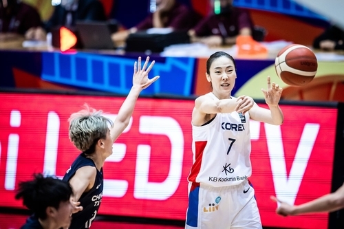 박혜진(오른쪽) 대만전 경기 모습 [FIBA 제공. 재판매 및 DB 금지]