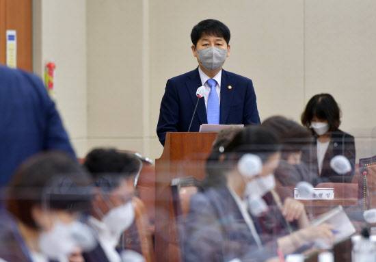 구윤철 국무조정실장이 1일 국회에서 열린 국회 정무위원회의 국무조정실 등에 대한 국정감사에서 업무보고를 하고 있다.(사진=국회 사진기자단)