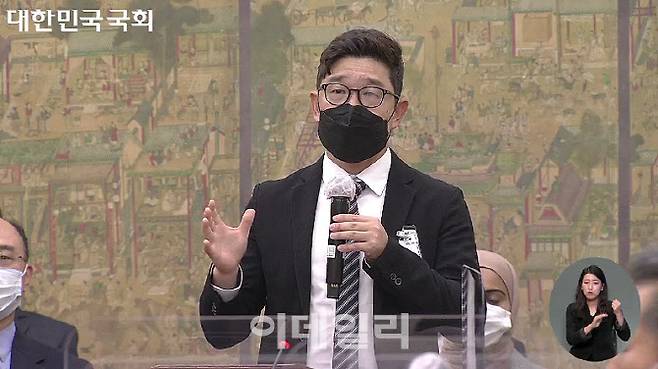 이진수 카카오엔터테인먼트 대표가 1일 국회 문화체육관광위원회 국정감사에서 증인 발언하고 있다. (사진=생중계 갈무리)