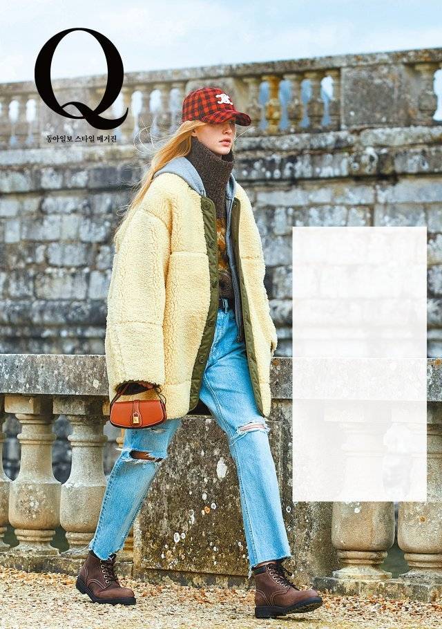 셀린느 타부백은 가을에 잘 어울리는 캐멀, 화이트, 오렌지 등 색상으로 출시됐다. 가장 작은 사이즈인 클러치 백은 숄더 스트랩을 장착해 어깨에 메거나 간편하게 손목에 걸어 다양하게 연출할 수 있다. 신세계인터내셔날 제공