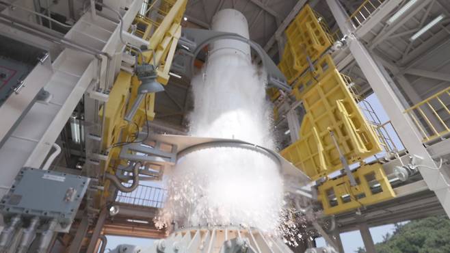 지난 1월 28일 누리호 연소시험설비에서 종합연소시험을 진행했다. 설비 구축과 운영, 유지, 보수 관리를 한양이엔지가 담당하고 있다. 한국항공우주연구원 제공