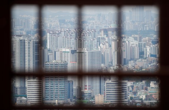 13일 서울 중구 남산에서 바라본 도심 아파트단지의 모습 / 뉴스1 © News1 안은나 기자 /사진=뉴스1