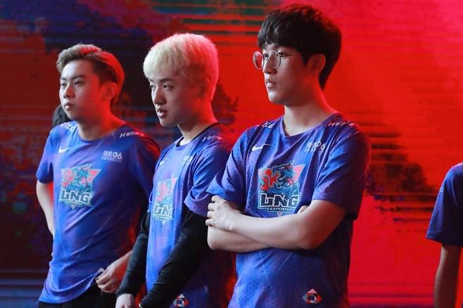 오른쪽 끝이 '타잔' 이승용.&nbsp; &nbsp;LNG 트위터